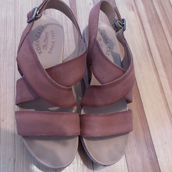 Korea’s Wedge sandal - Picture 1 of 3